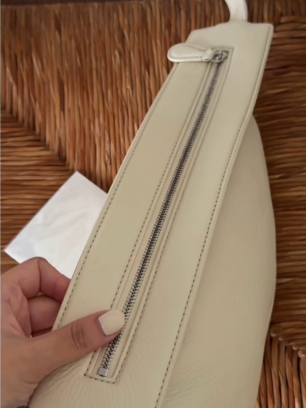 Auth The Row Slouchy Banana Bag Small Cream Leather Crossbody Bag - Picture 2 of 11